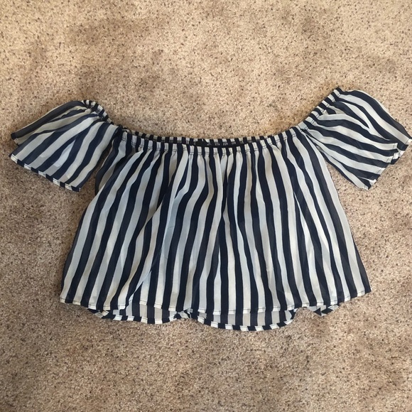 Off shoulder crop top - Picture 3 of 3